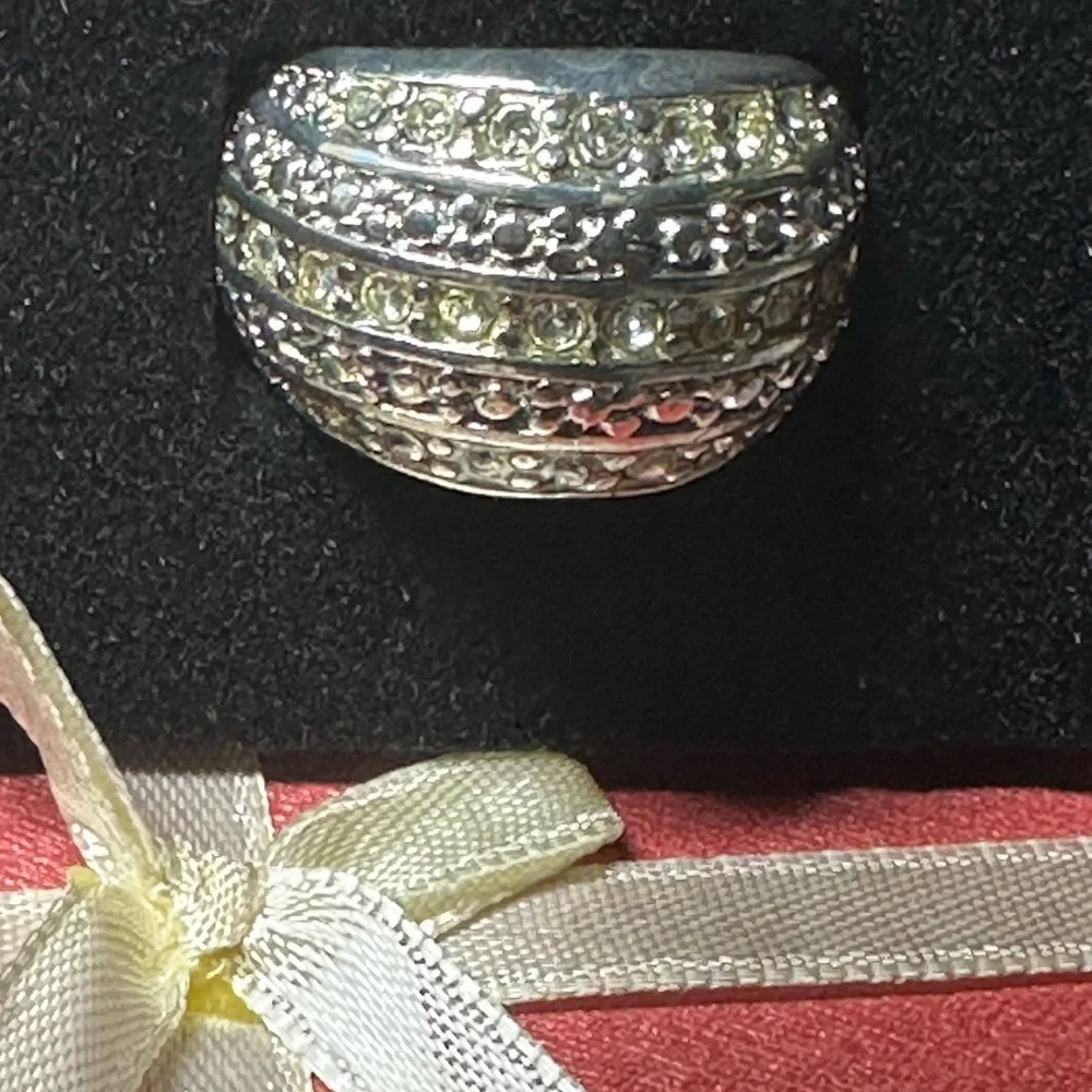 Avon Vintage Day to Night Silver tone Rhinestone Dome Ring - Picture 5 of 16